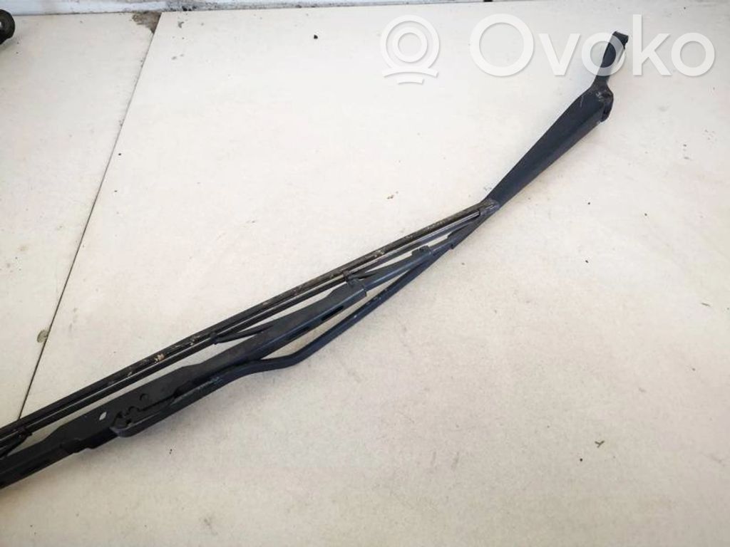 Volkswagen PASSAT B5 Braccio della spazzola tergicristallo anteriore 