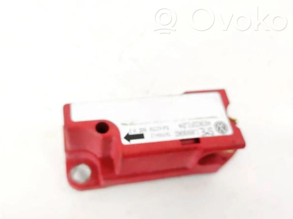 Volkswagen Golf IV Czujnik uderzenia Airbag 
