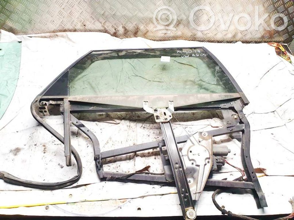 Audi A6 S6 C5 4B Ramka szyby drzwi tylnych