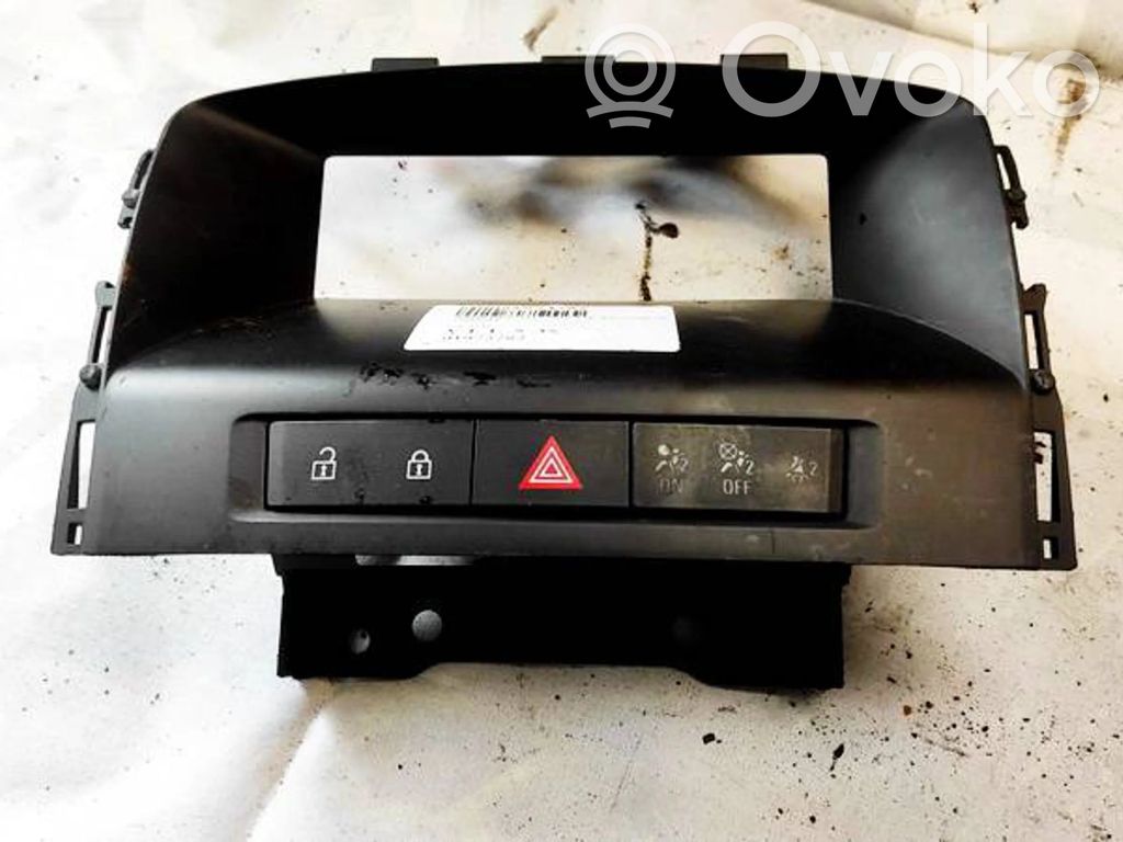 Opel Astra J Botón interruptor de luz de peligro 