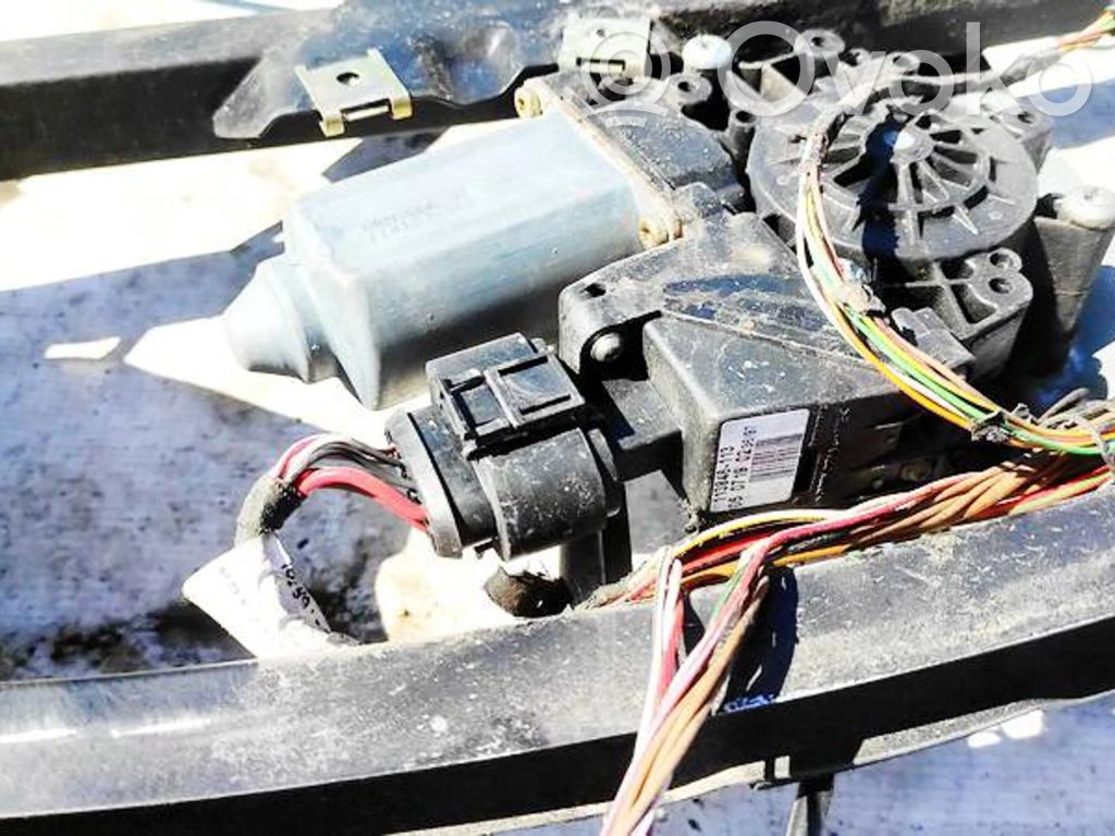 Audi A4 S4 B5 8D Motor del regulador de la ventanilla de la puerta delantera