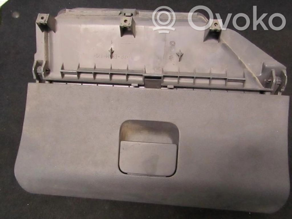 Volkswagen Polo Schowek deski rozdzielczej 