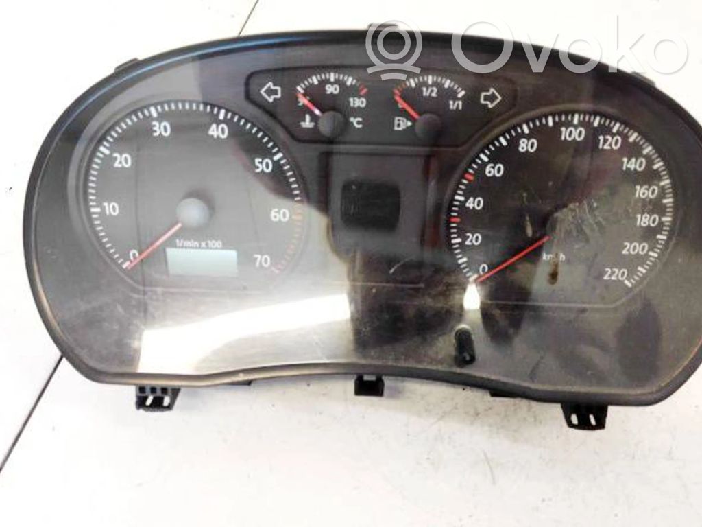 Volkswagen Polo IV 9N3 Geschwindigkeitsmesser Cockpit 