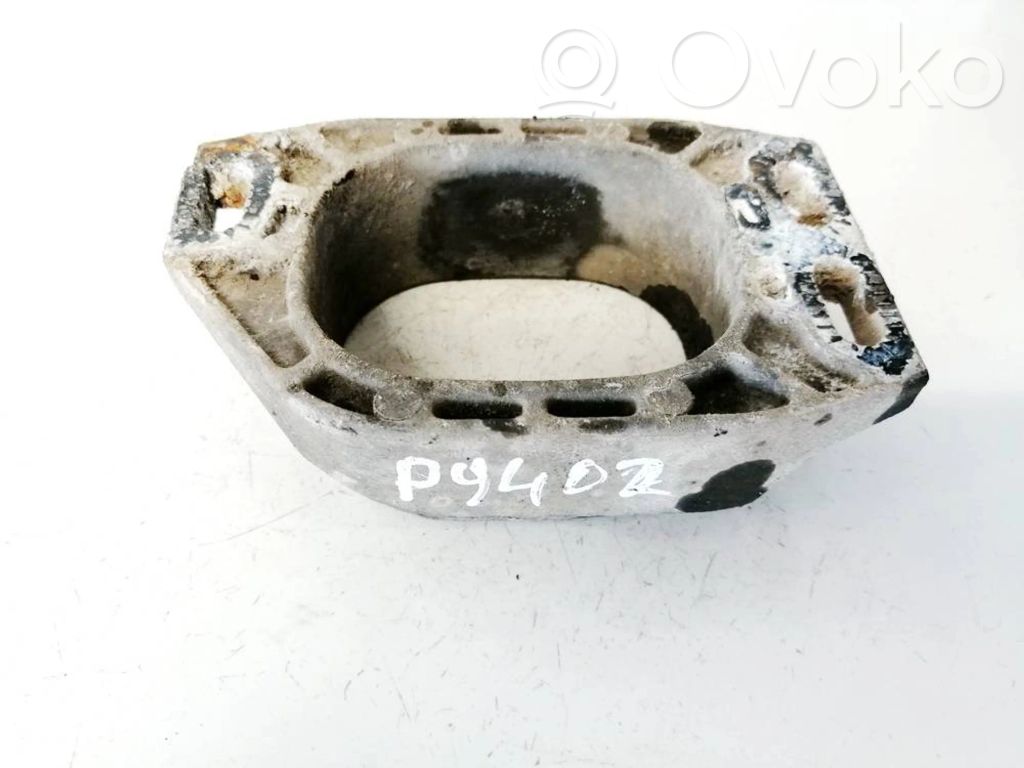 Audi A4 S4 B6 8E 8H Moottorin kiinnikekorvake (käytetyt)