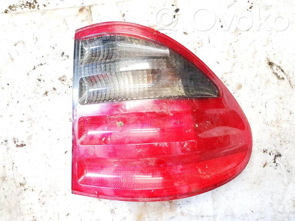 Lampy tylnej klapy bagażnika   A2108206864,3240224440,3240224440,A2108206864