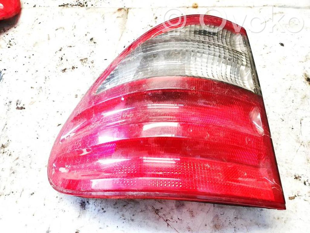 Mercedes-Benz E W210 Lampă spate în caroserie 
