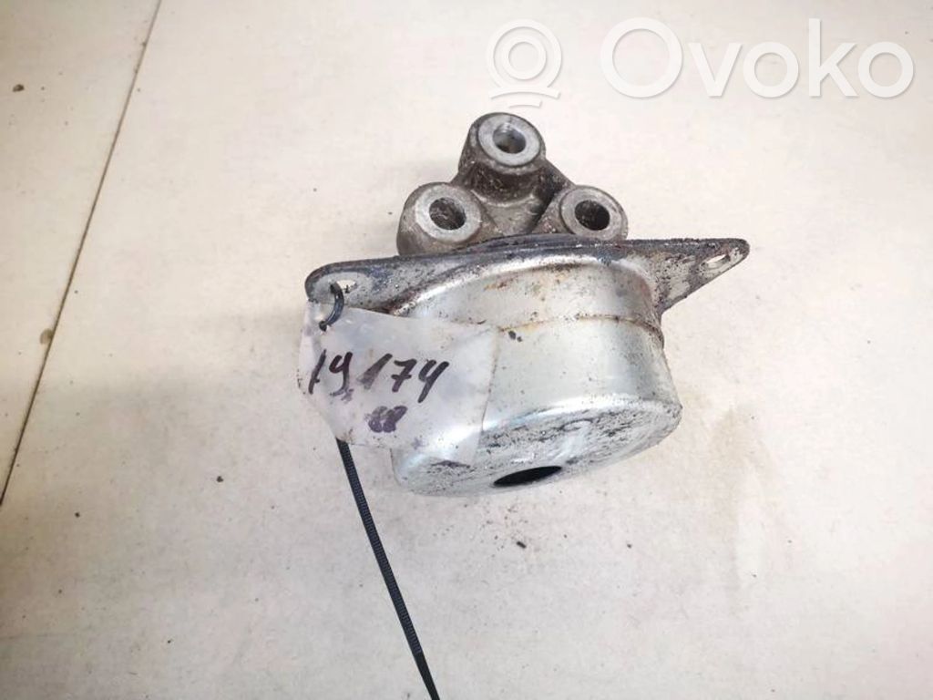Opel Vectra C Moottorin kiinnikekorvake 