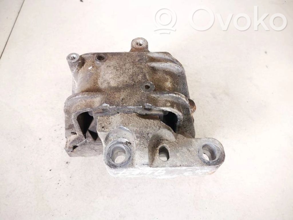 Volkswagen PASSAT B6 Suport tampon motor 