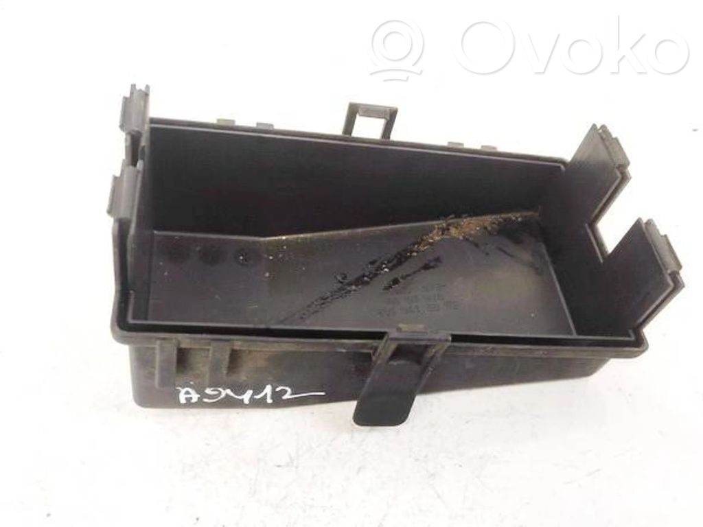 Opel Vectra B Fuse box cover 