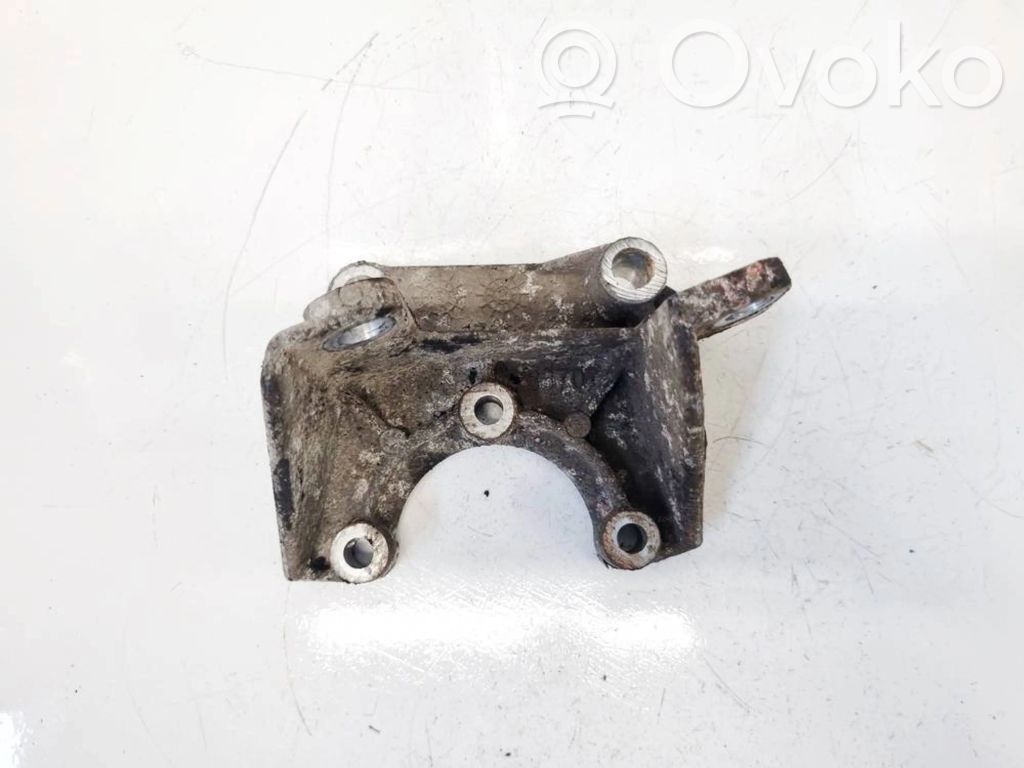 Chrysler 300M Engine mounting bracket 