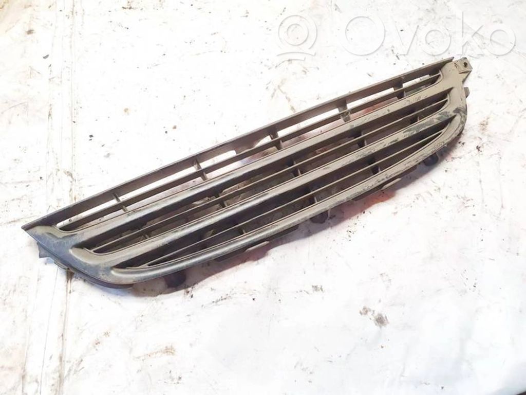 Toyota Avensis T220 Grilă față