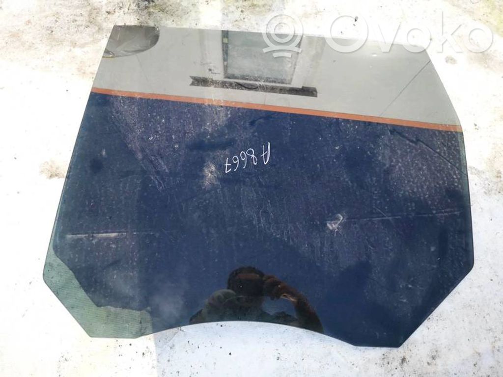 Ford Kuga I Luna de la puerta trasera 