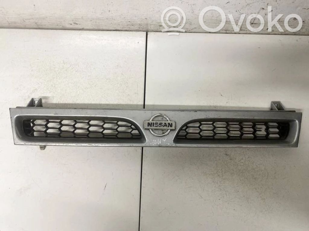 Nissan Sunny Rejilla delantera 