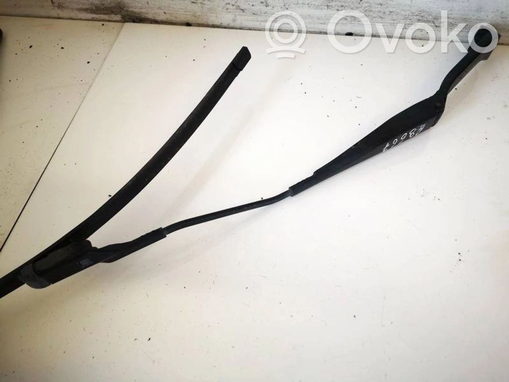 Ford Kuga I Brazo del limpiaparabrisas delantero