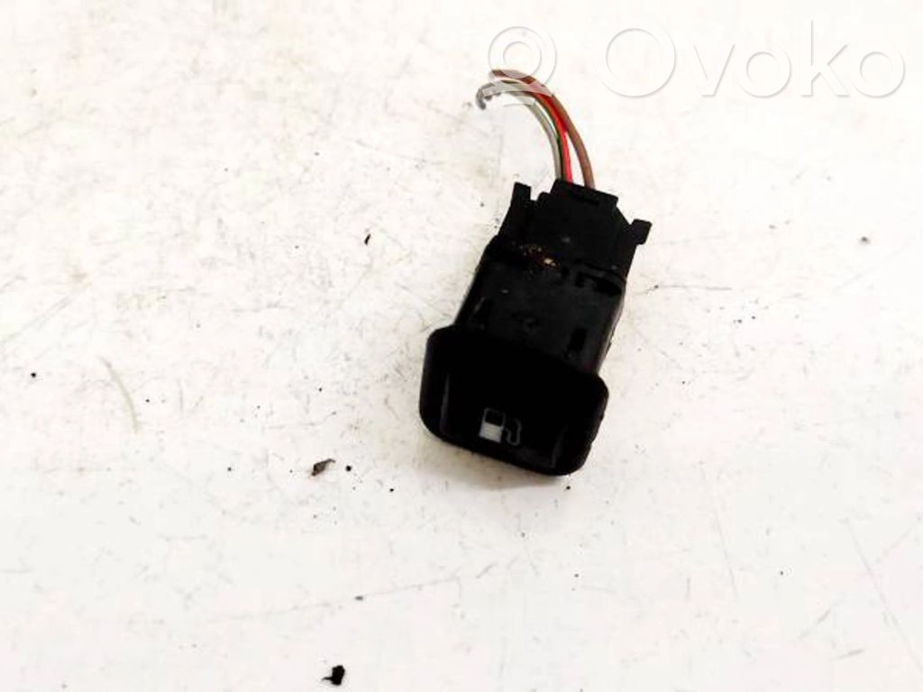 Volkswagen PASSAT B5 Comutator deschidere clapetă rezervor 