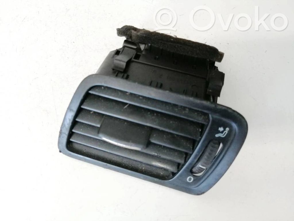 Volkswagen PASSAT B6 Griglia di ventilazione centrale cruscotto 