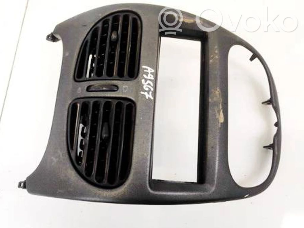 Peugeot 206 Rejilla de ventilación central del panel 