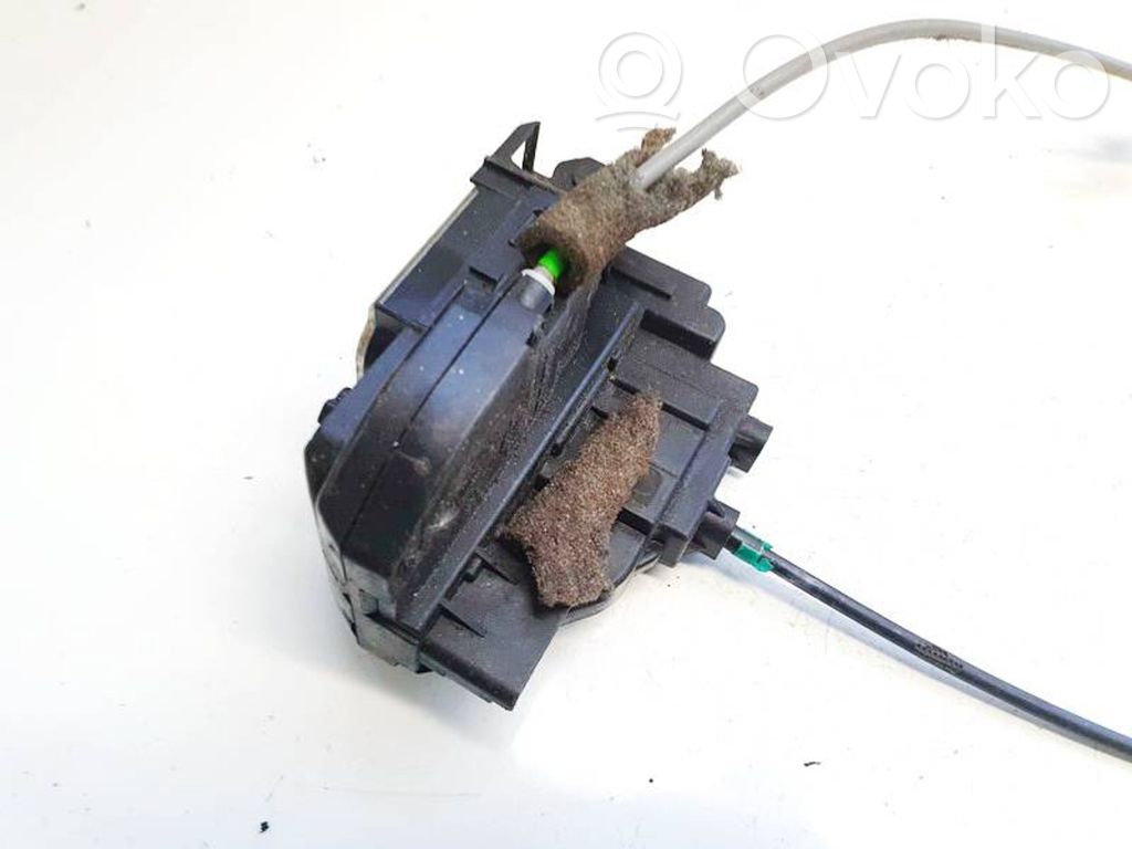 Nissan Qashqai Takaoven lukko 
