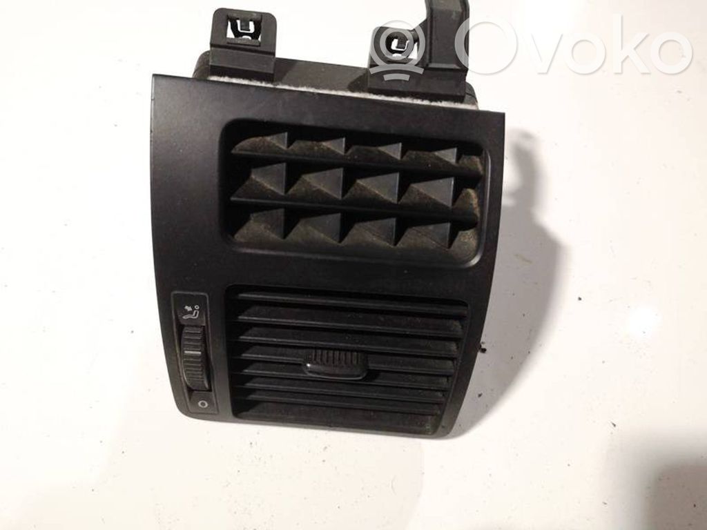 Volkswagen Touran I Griglia di ventilazione centrale cruscotto