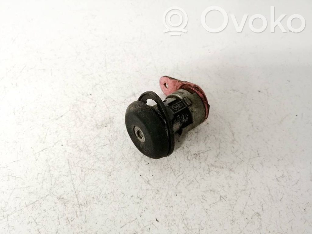Ford Escort Etuoven lukko (kahvan vieressä) 