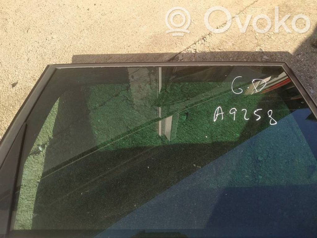 Volkswagen Touareg I Vitre de fenêtre porte arrière 