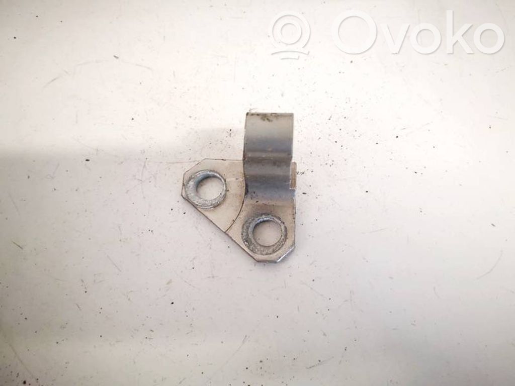 Volkswagen PASSAT B6 Bisagra inferior de la puerta trasera