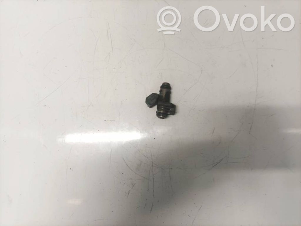 Polttoainesuutin   9F533KA,9F533KA