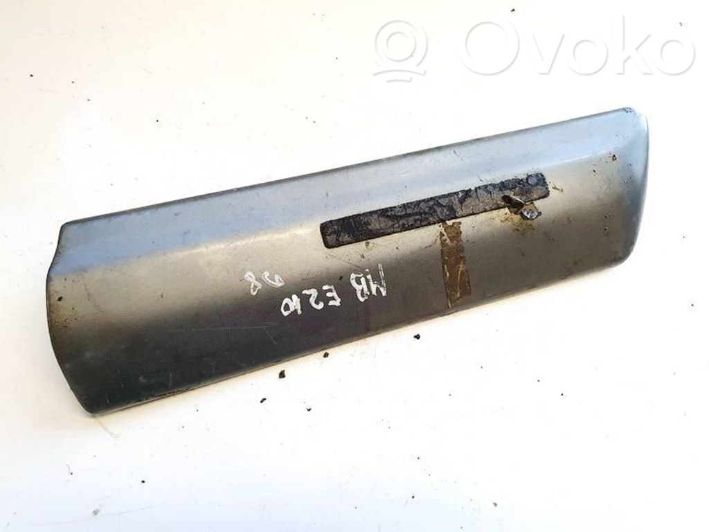 Mercedes-Benz E W210 Rivestimento parafango (modanatura) 