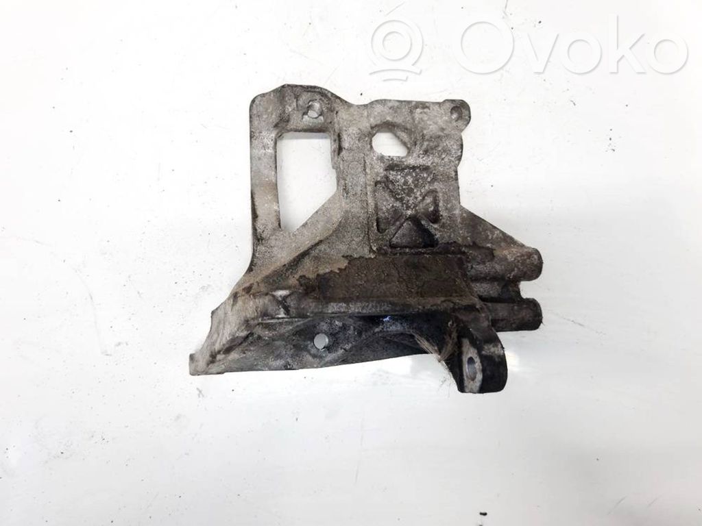 Subaru Impreza I Engine mounting bracket 