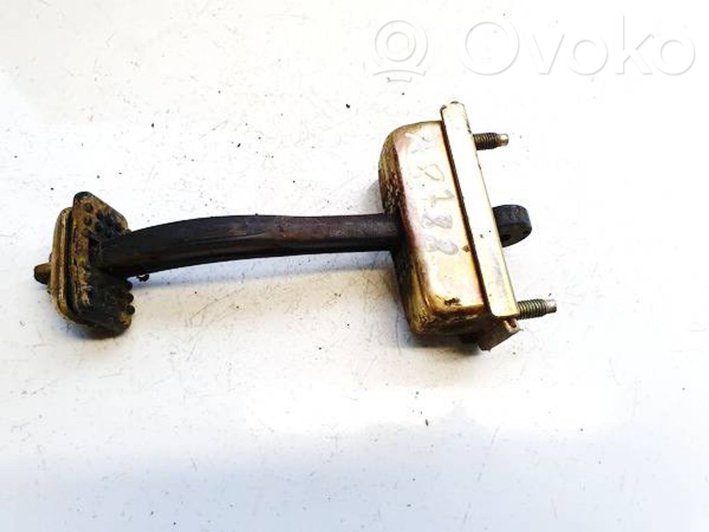 Mazda 626 Takaoven pidätin 
