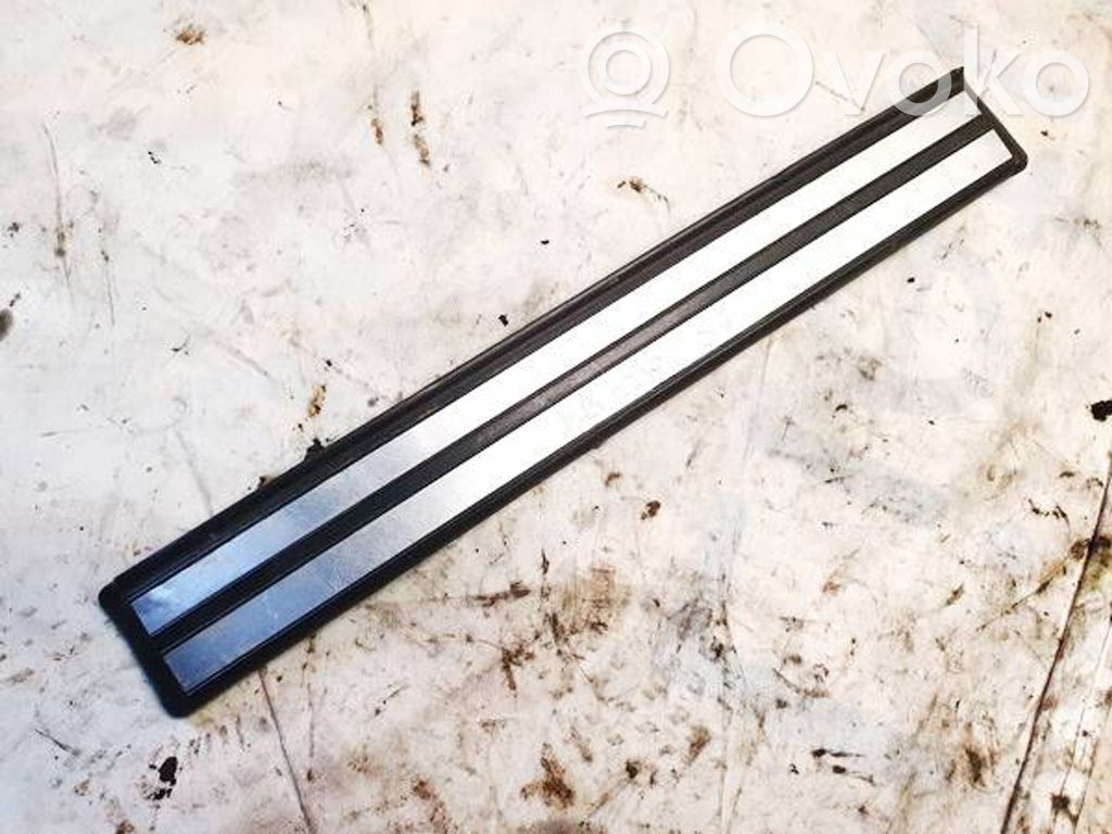 Mercedes-Benz E W210 Copertura del rivestimento del sottoporta posteriore 