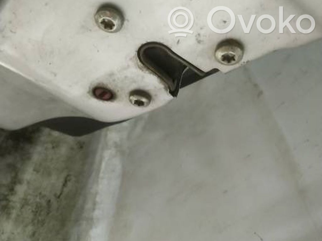 Cerradura de puerta trasera