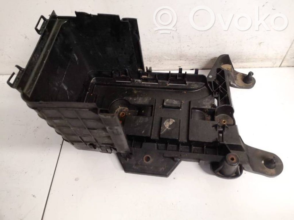 Volkswagen Touran I Vassoio scatola della batteria