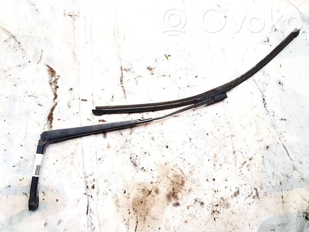 Opel Astra J Brazo del limpiaparabrisas delantero 