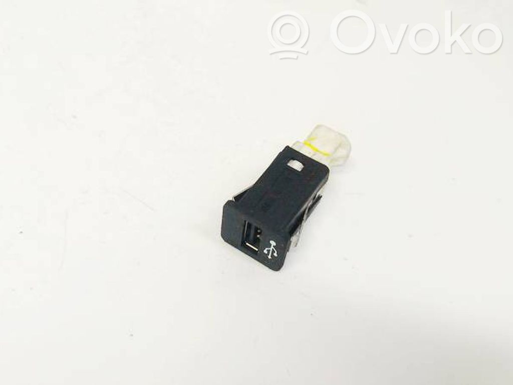 BMW 7 F01 F02 F03 F04 USB socket connector 