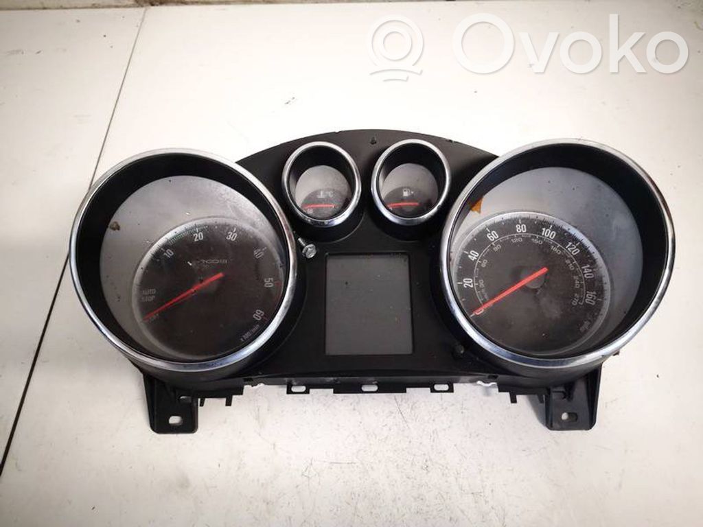 Opel Astra J Geschwindigkeitsmesser Cockpit