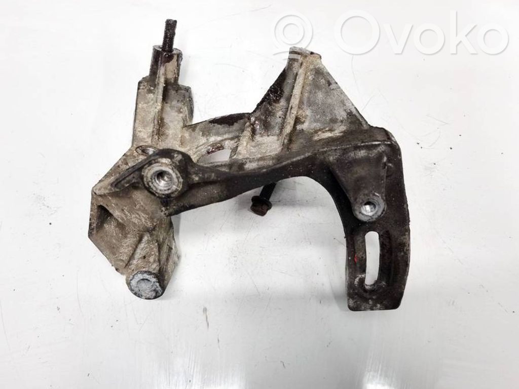 Chrysler Stratus Engine mounting bracket 
