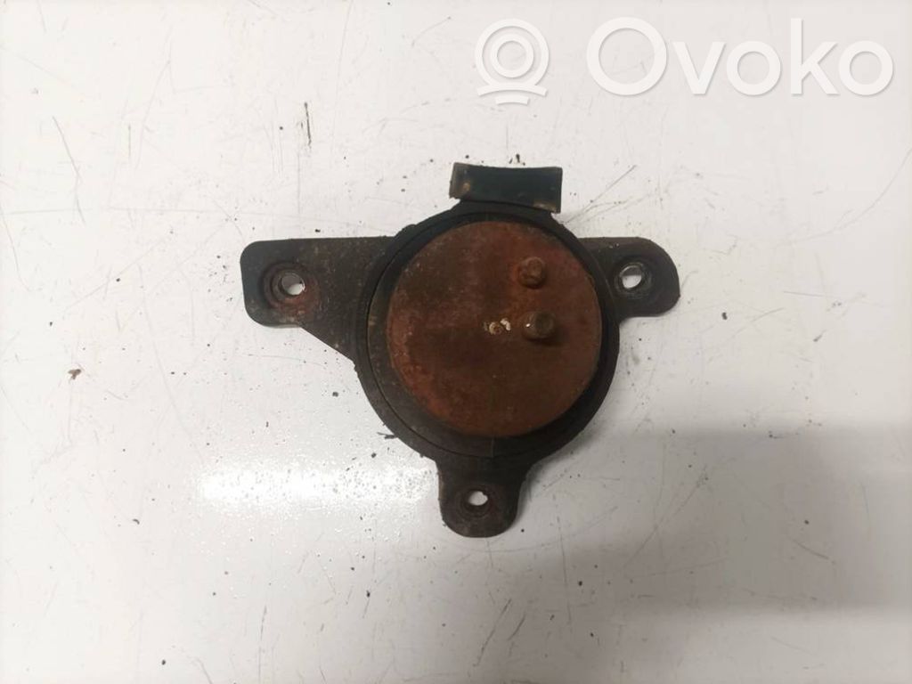 Engine mount bracket