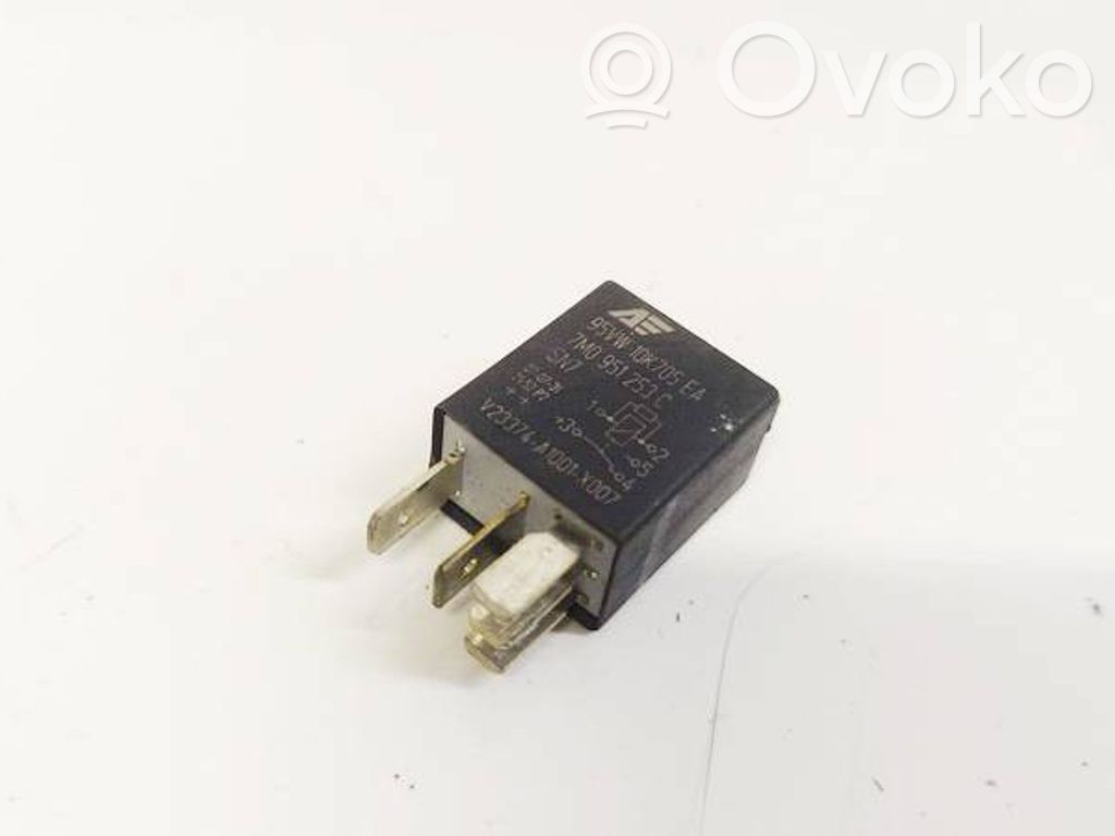 Inne przekaźniki   7M0951253C,95VW10K705EA,7M0951253C,95VW10K705EA