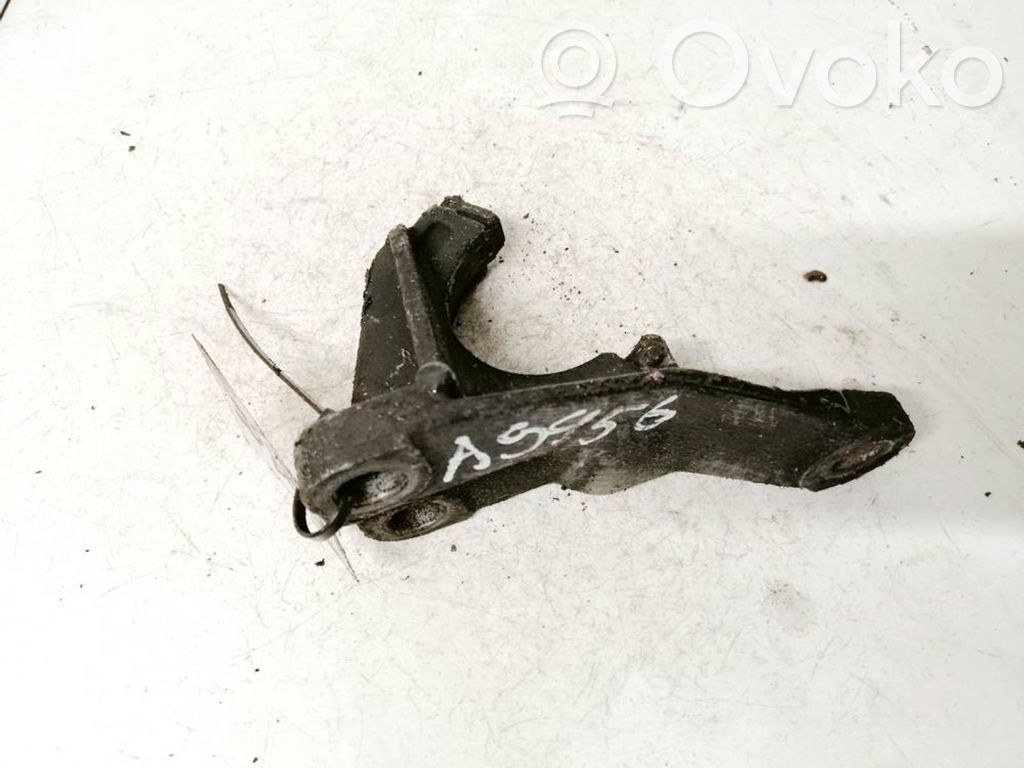 Engine mounting bracket   8200371715,8200371715