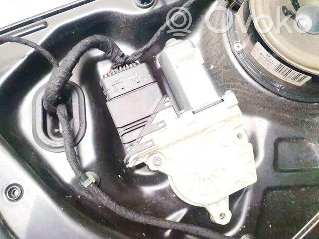 Volkswagen PASSAT B6 Silniczek podnoszenia szyby drzwi tylnych 