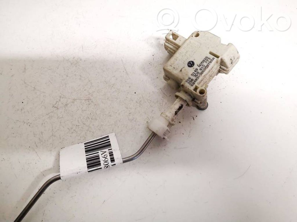 Volkswagen PASSAT B6 Silniczek / Siłownik zamka centralnego 