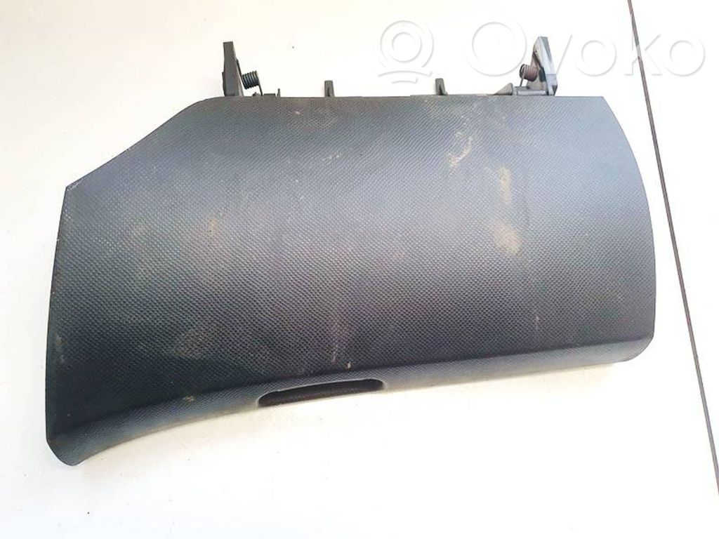 Toyota Yaris Handschuhfach