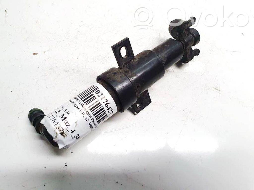 Volkswagen PASSAT B6 Ugello a spruzzo lavavetri per faro 