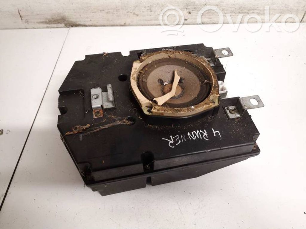 Toyota Hilux (N80, N90, N100, N110) Subwoofer 