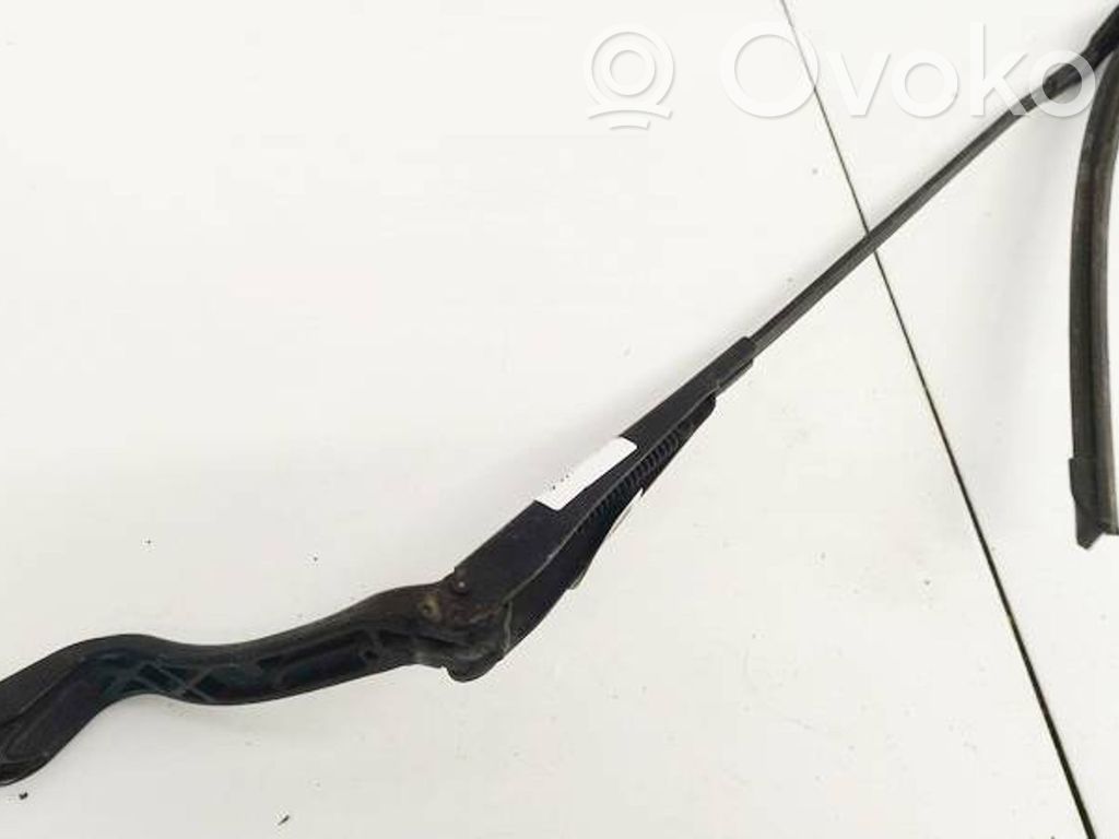 Brazo del limpiaparabrisas delantero   6M2117526AB,6M2117526AB