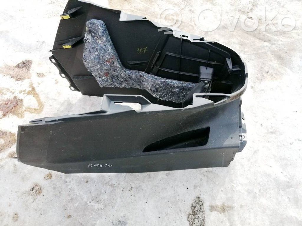 Toyota Verso Kita salono detalė 