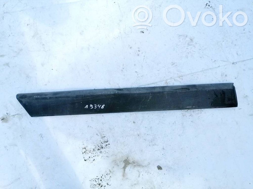 Volkswagen PASSAT B3 Listwa drzwi tylnych