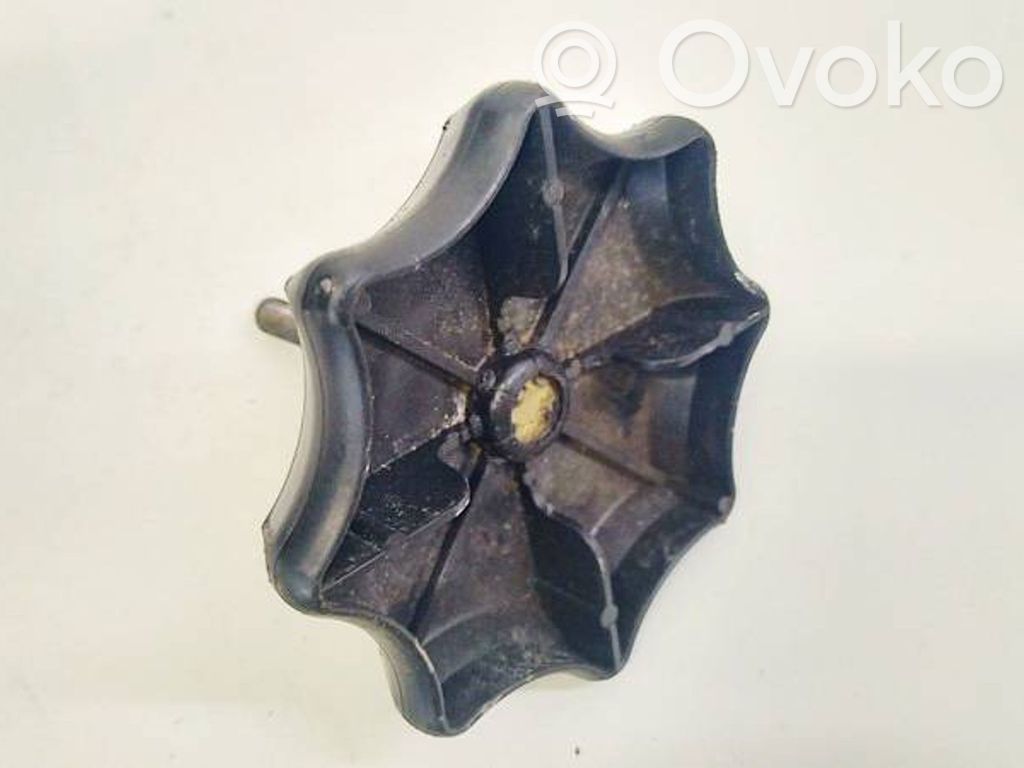 Volkswagen Golf IV Șurub fixare roată de rezervă 