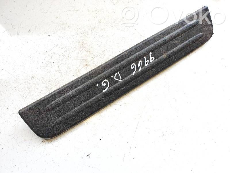 Nissan Primera Capac prag spate